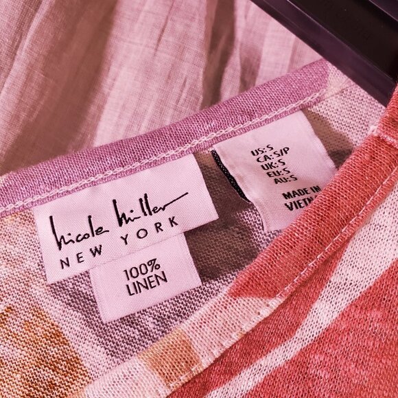 Nicole Miller 100% Linen Floral Top Spring and Summer with Buttons Down the Back - Picture 4 of 4